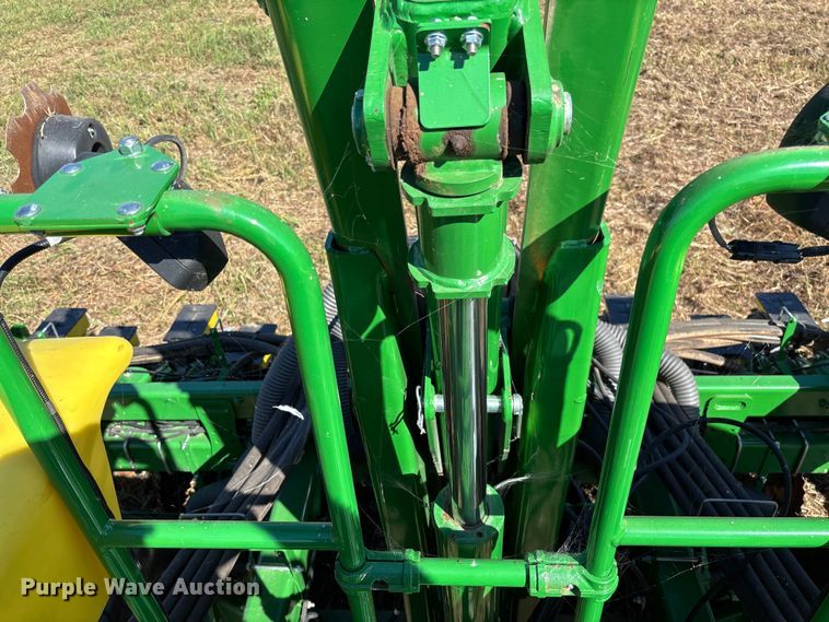 image for item EV3175 2022 John Deere 1745 split row planter