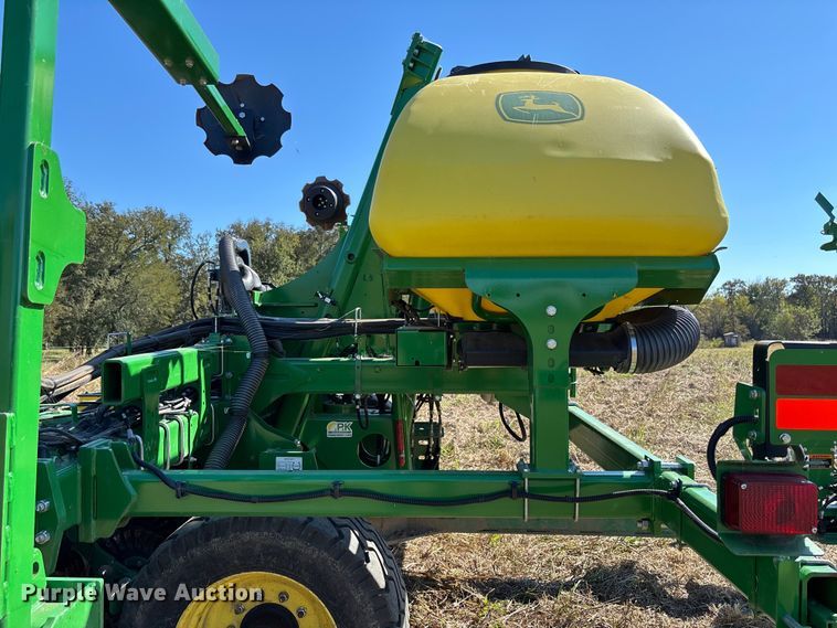 image for item EV3175 2022 John Deere 1745 split row planter