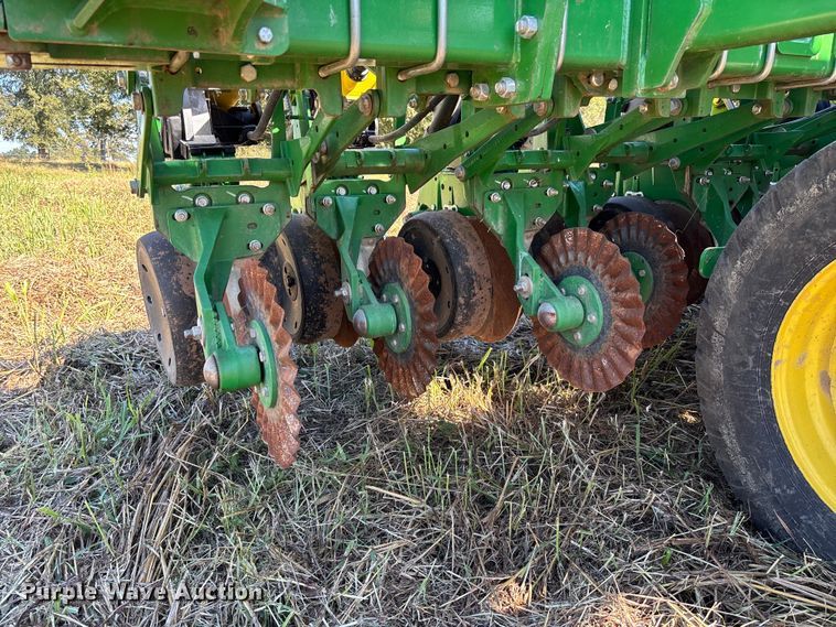 image for item EV3175 2022 John Deere 1745 split row planter
