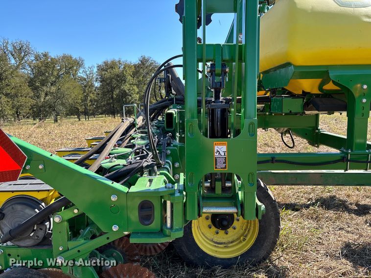 image for item EV3175 2022 John Deere 1745 split row planter