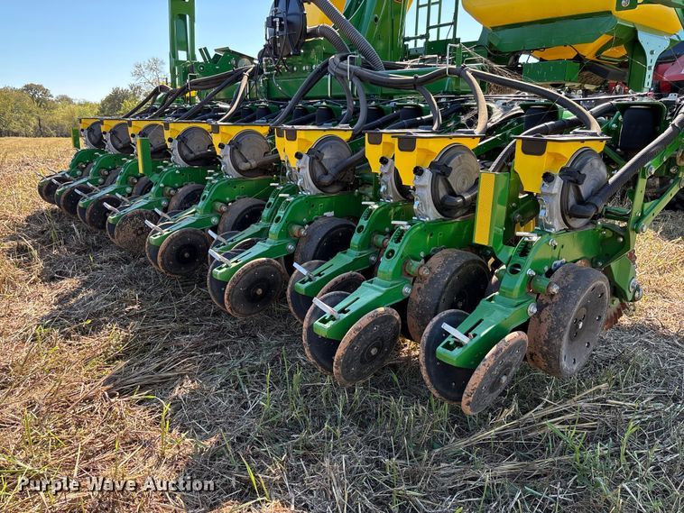 image for item EV3175 2022 John Deere 1745 split row planter