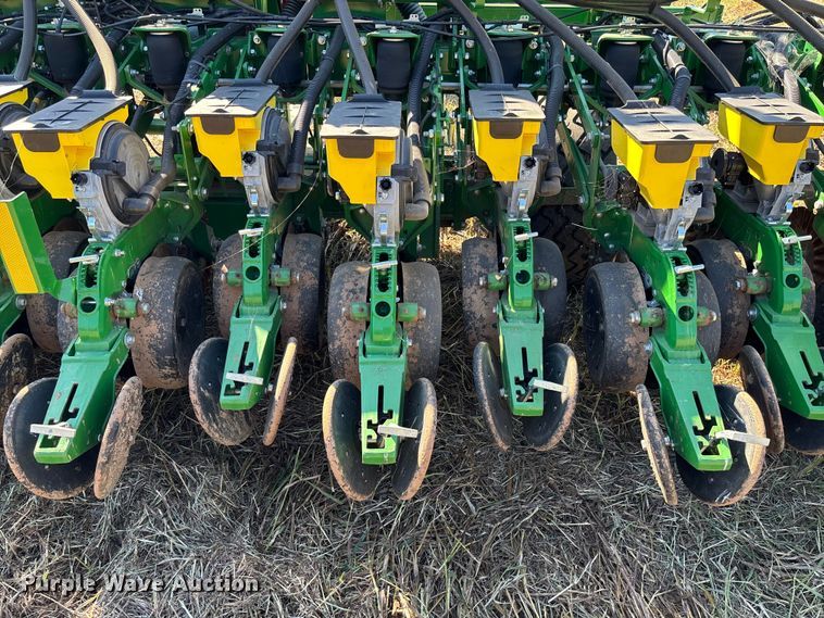 image for item EV3175 2022 John Deere 1745 split row planter