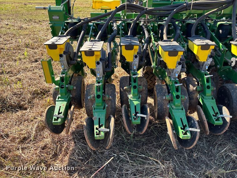 image for item EV3175 2022 John Deere 1745 split row planter