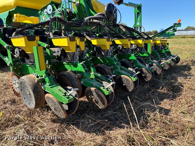 image for item EV3175 2022 John Deere 1745 split row planter