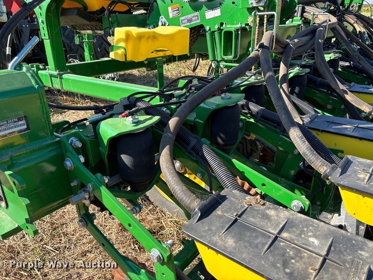 image for item EV3175 2022 John Deere 1745 split row planter