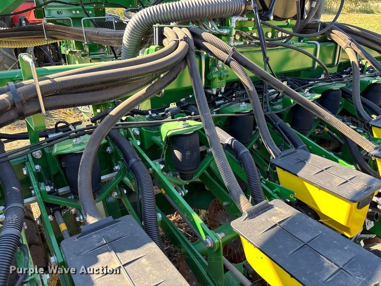image for item EV3175 2022 John Deere 1745 split row planter