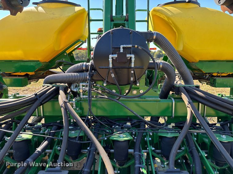 image for item EV3175 2022 John Deere 1745 split row planter