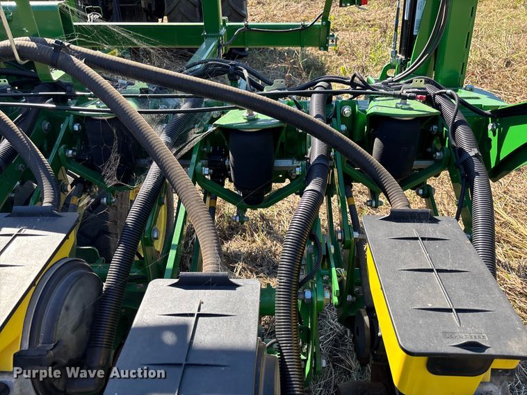 image for item EV3175 2022 John Deere 1745 split row planter