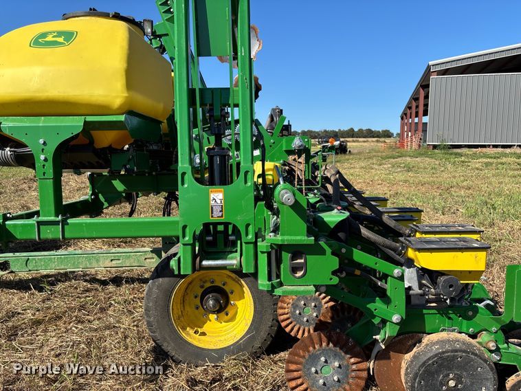 image for item EV3175 2022 John Deere 1745 split row planter