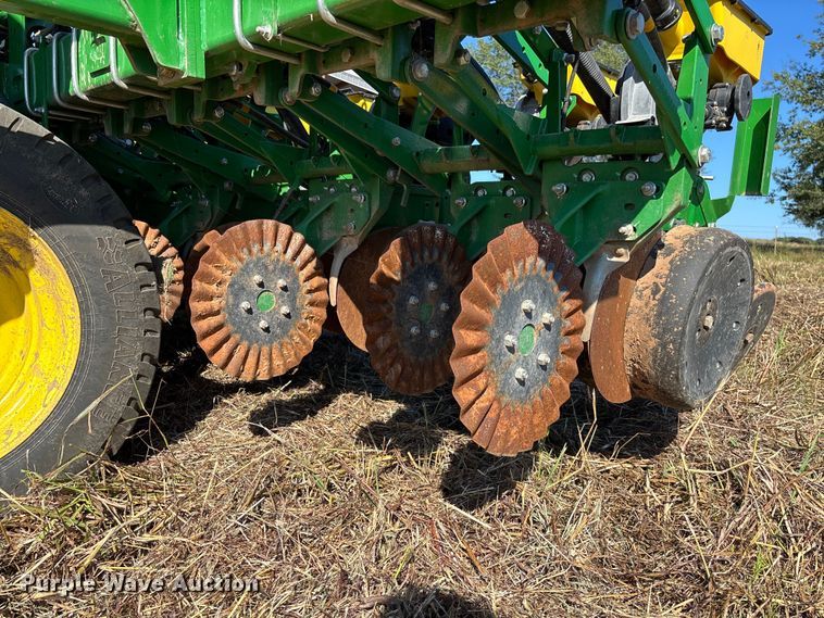 image for item EV3175 2022 John Deere 1745 split row planter