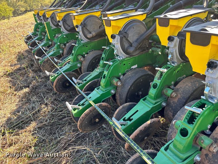image for item EV3175 2022 John Deere 1745 split row planter