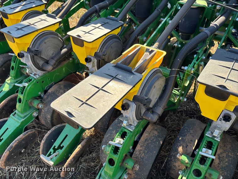 image for item EV3175 2022 John Deere 1745 split row planter