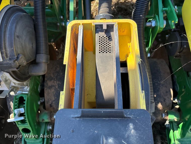 image for item EV3175 2022 John Deere 1745 split row planter