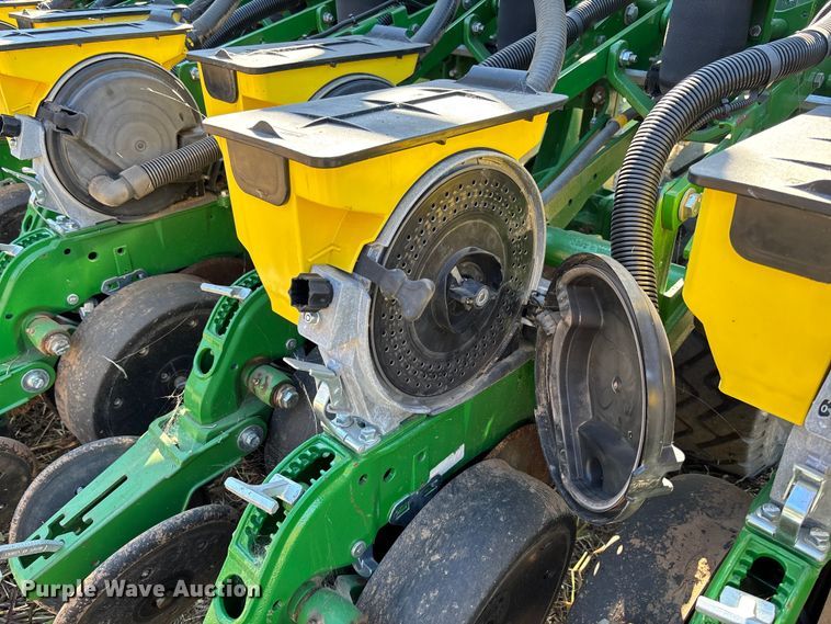 image for item EV3175 2022 John Deere 1745 split row planter
