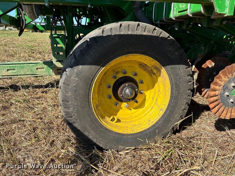 image for item EV3175 2022 John Deere 1745 split row planter