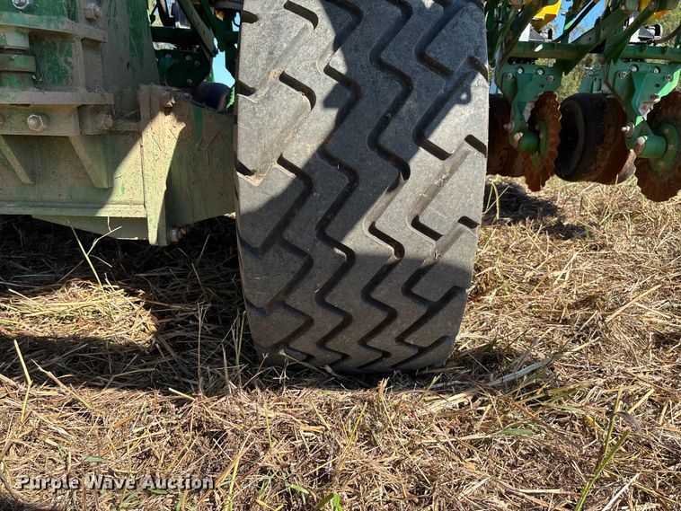 image for item EV3175 2022 John Deere 1745 split row planter