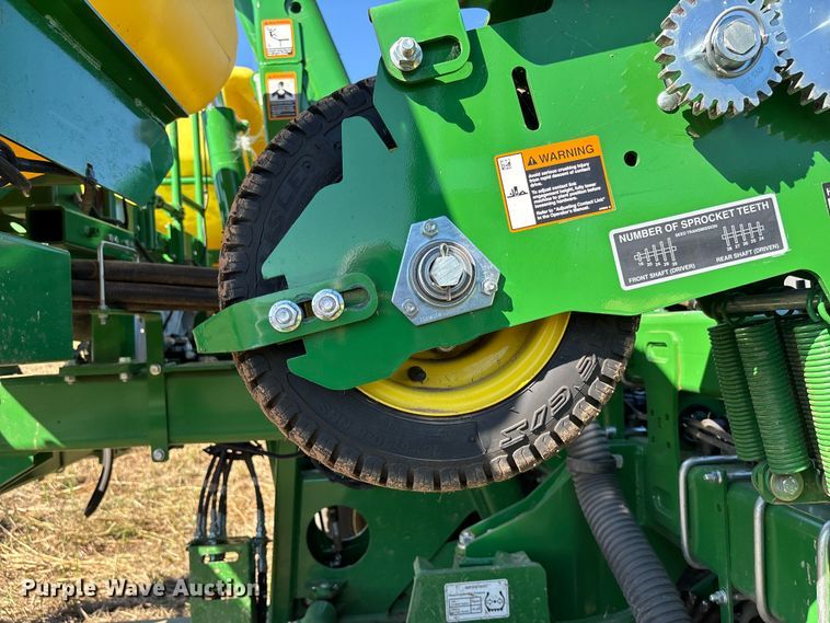 image for item EV3175 2022 John Deere 1745 split row planter