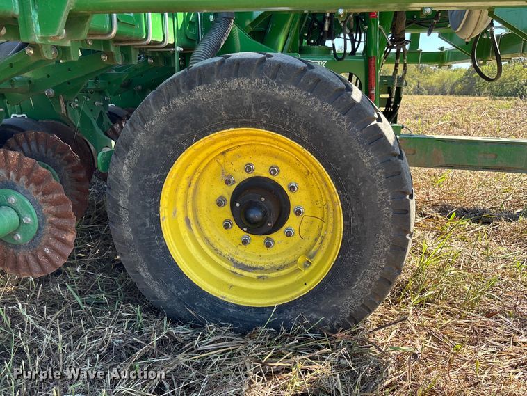 image for item EV3175 2022 John Deere 1745 split row planter