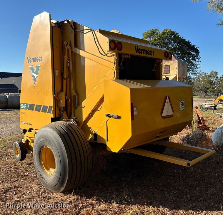image for item EV3179 2020 Vermeer 604R round baler
