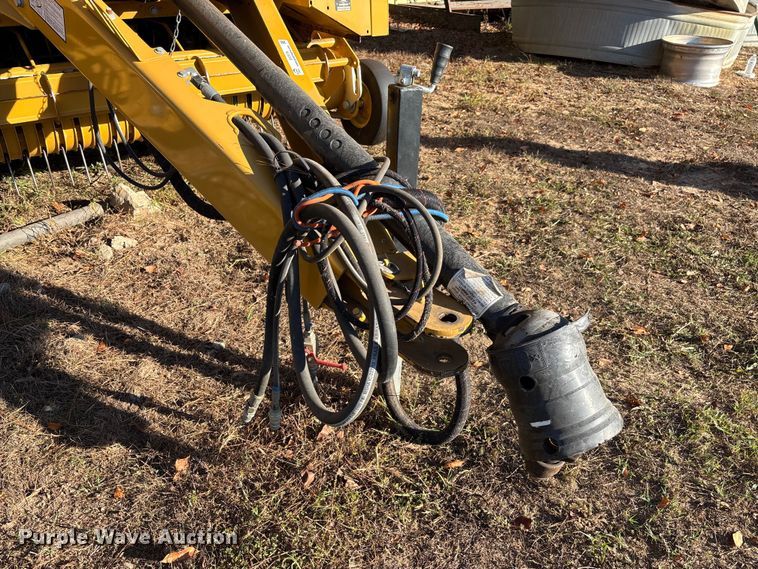 image for item EV3179 2020 Vermeer 604R round baler