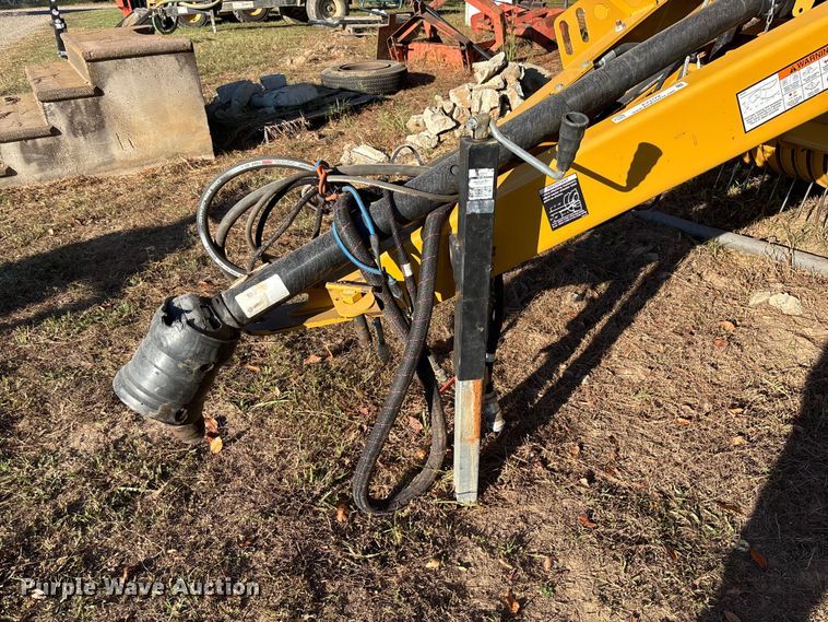 image for item EV3179 2020 Vermeer 604R round baler