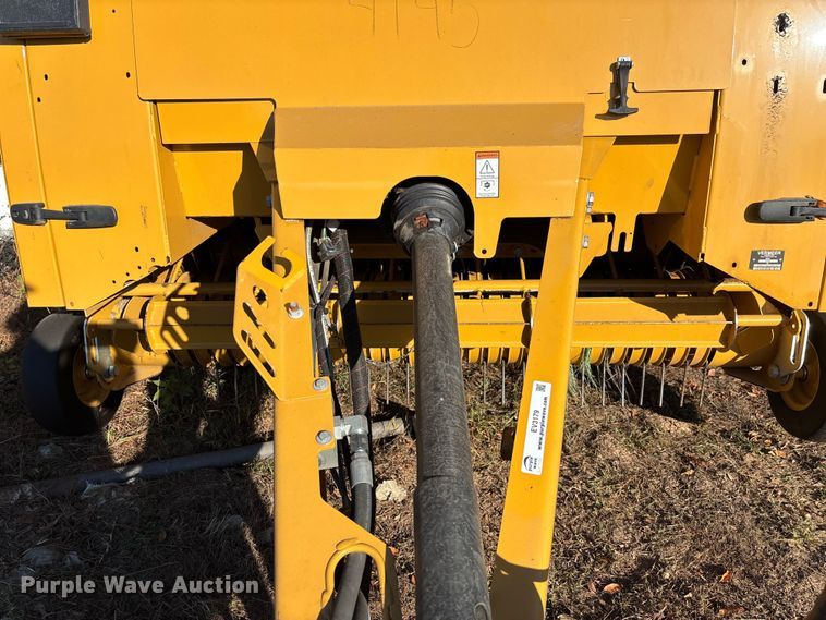 image for item EV3179 2020 Vermeer 604R round baler