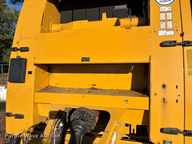 image for item EV3179 2020 Vermeer 604R round baler