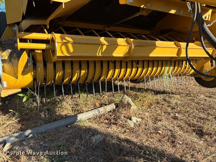 image for item EV3179 2020 Vermeer 604R round baler