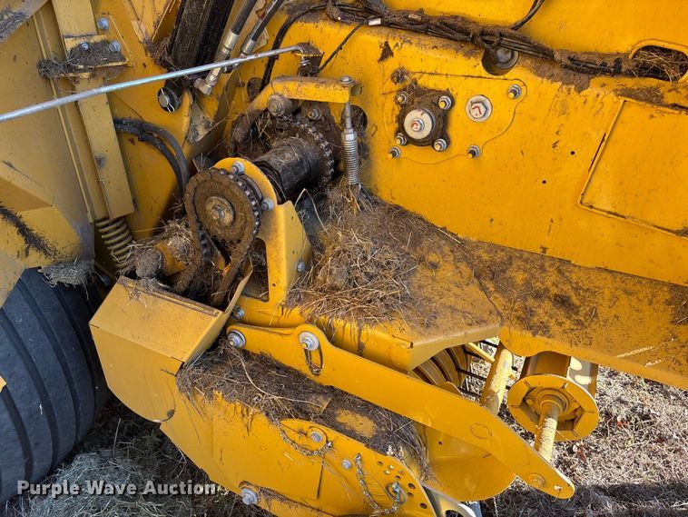 image for item EV3179 2020 Vermeer 604R round baler