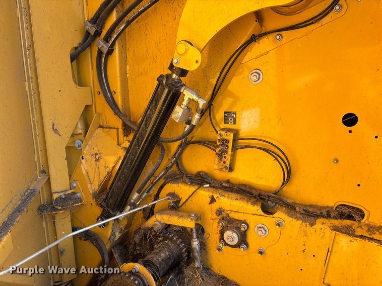 image for item EV3179 2020 Vermeer 604R round baler