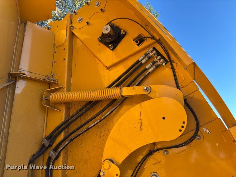 image for item EV3179 2020 Vermeer 604R round baler