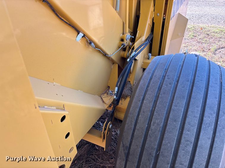 image for item EV3179 2020 Vermeer 604R round baler