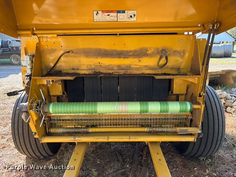 image for item EV3179 2020 Vermeer 604R round baler