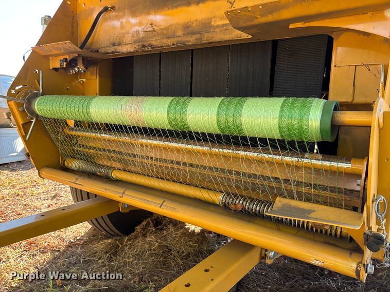 image for item EV3179 2020 Vermeer 604R round baler