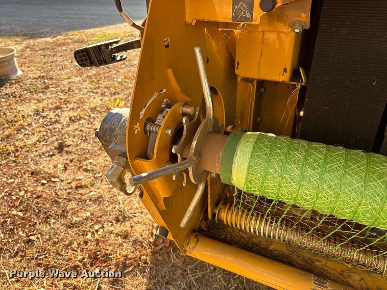 image for item EV3179 2020 Vermeer 604R round baler