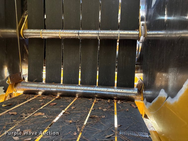 image for item EV3179 2020 Vermeer 604R round baler