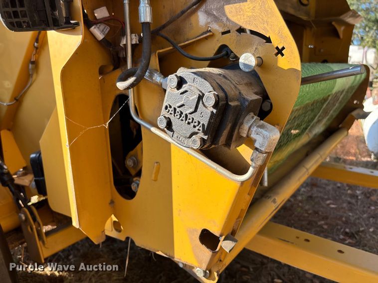 image for item EV3179 2020 Vermeer 604R round baler