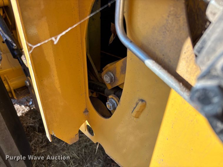 image for item EV3179 2020 Vermeer 604R round baler