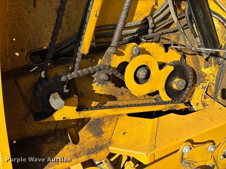 image for item EV3179 2020 Vermeer 604R round baler