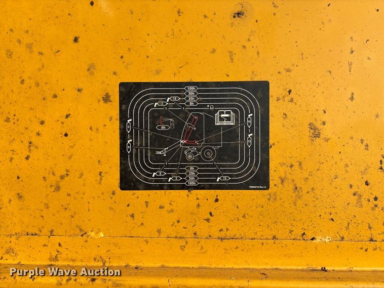 image for item EV3179 2020 Vermeer 604R round baler