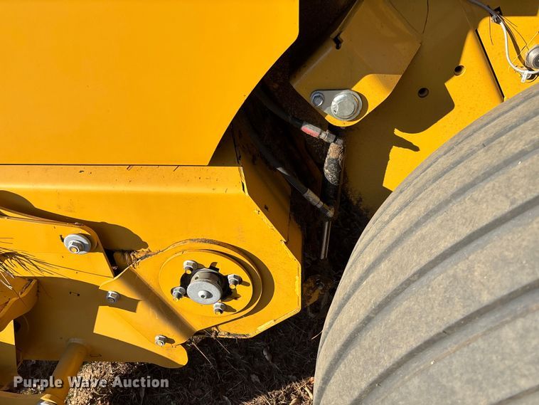 image for item EV3179 2020 Vermeer 604R round baler