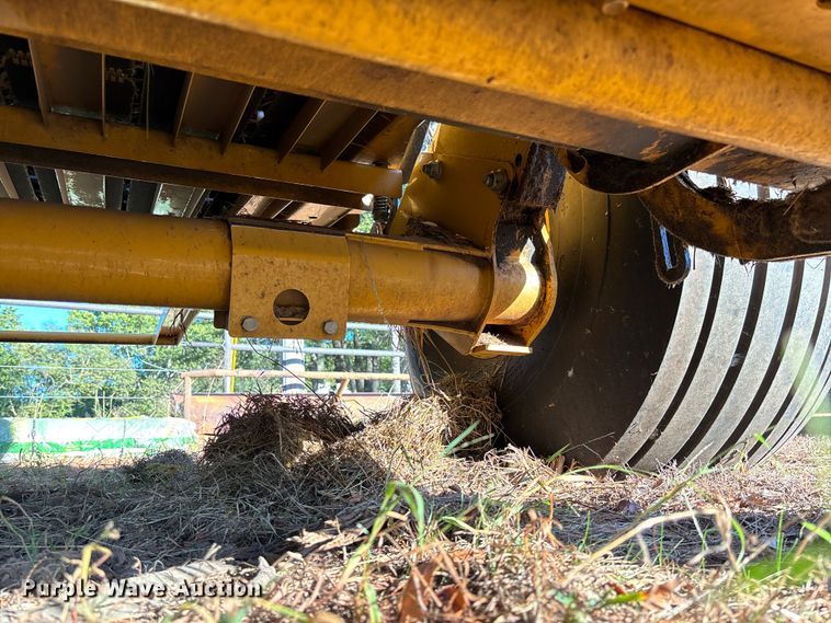 image for item EV3179 2020 Vermeer 604R round baler