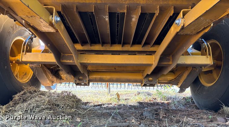 image for item EV3179 2020 Vermeer 604R round baler