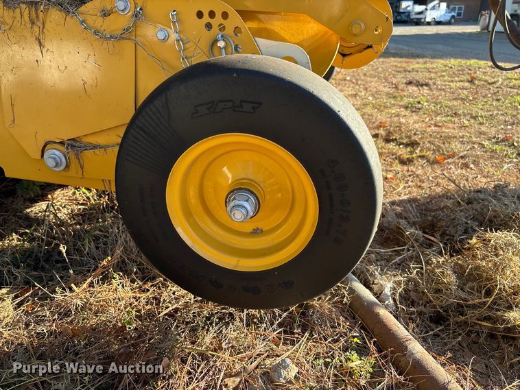 image for item EV3179 2020 Vermeer 604R round baler