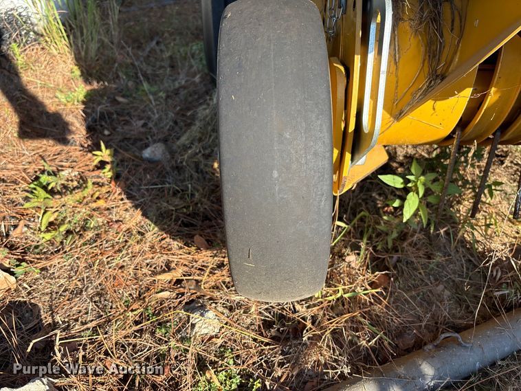 image for item EV3179 2020 Vermeer 604R round baler