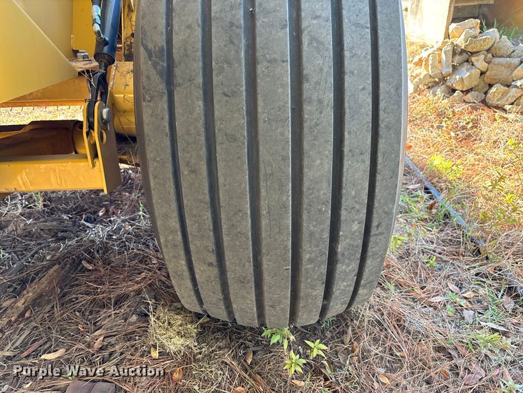 image for item EV3179 2020 Vermeer 604R round baler