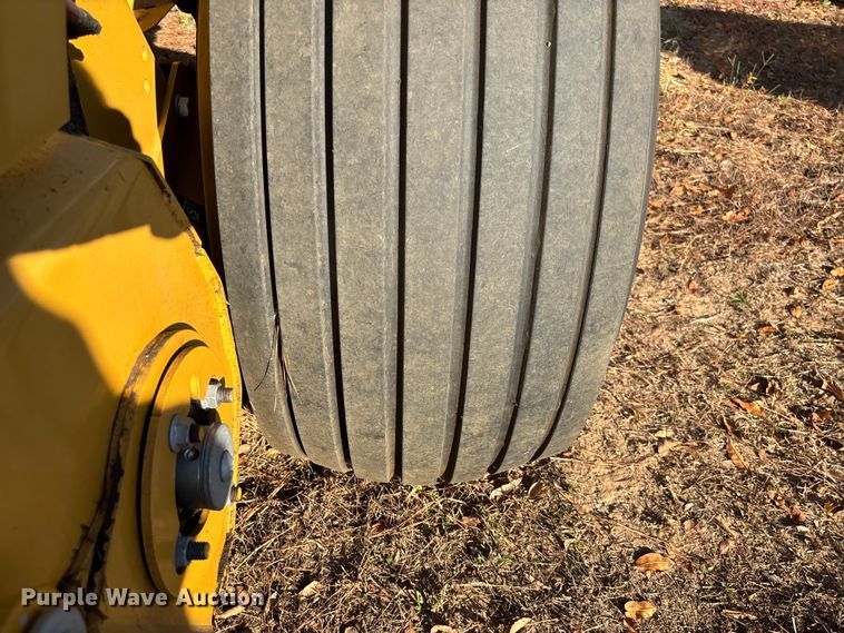 image for item EV3179 2020 Vermeer 604R round baler