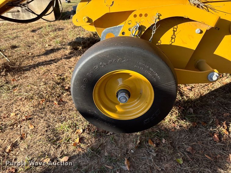 image for item EV3179 2020 Vermeer 604R round baler