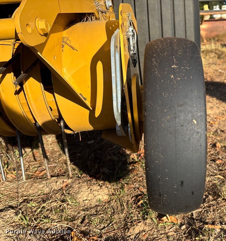 image for item EV3179 2020 Vermeer 604R round baler