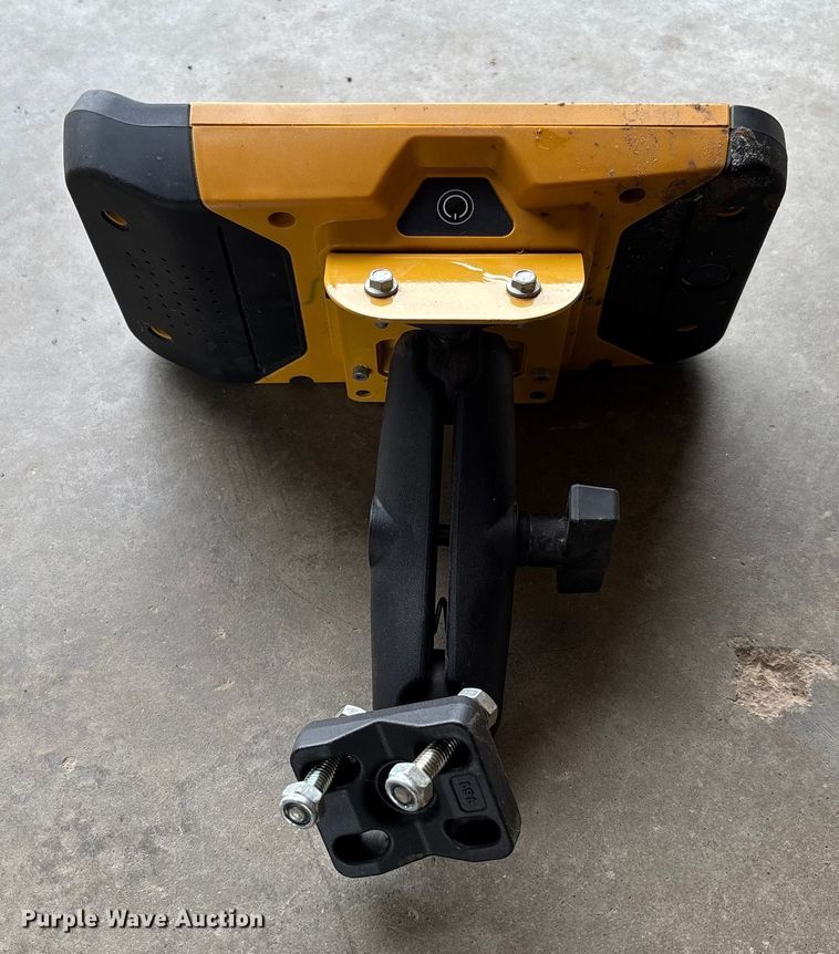 image for item EV3179 2020 Vermeer 604R round baler